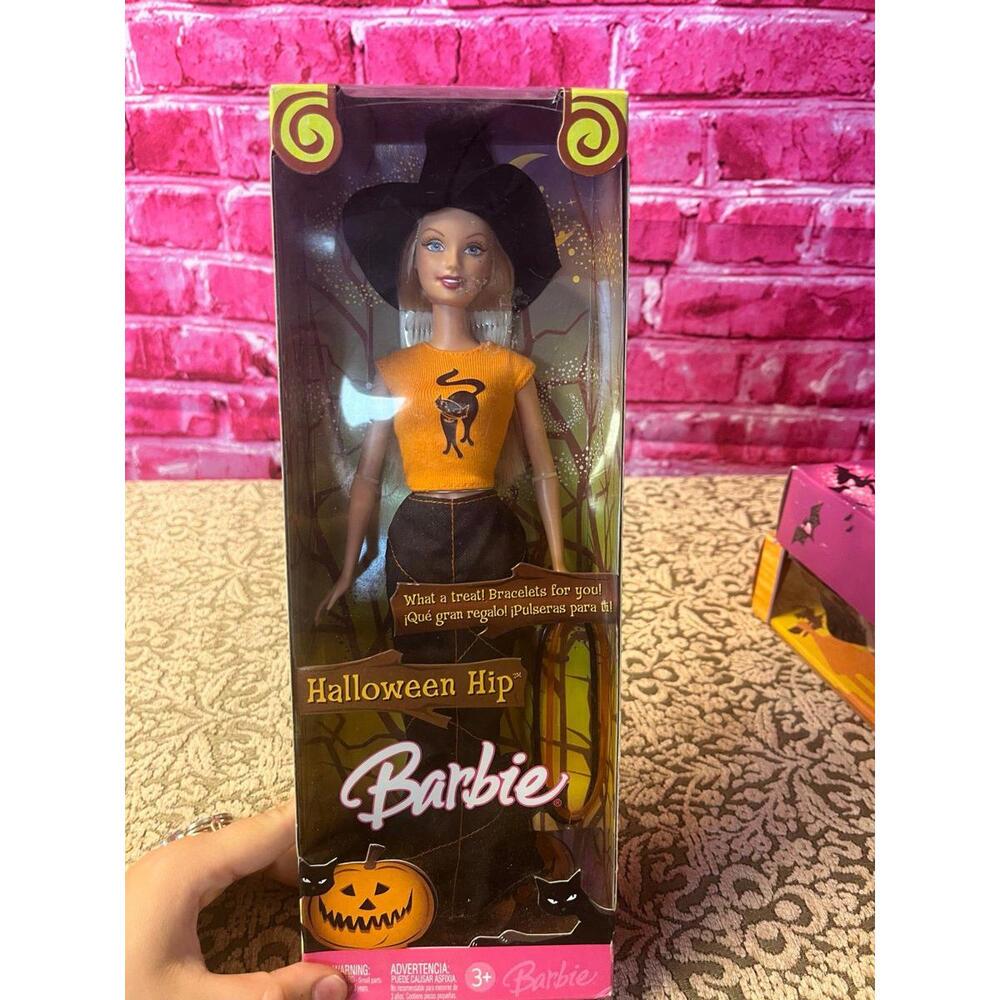Halloween Hip Barbie Doll 2006 with Bangle Bracelets J0586